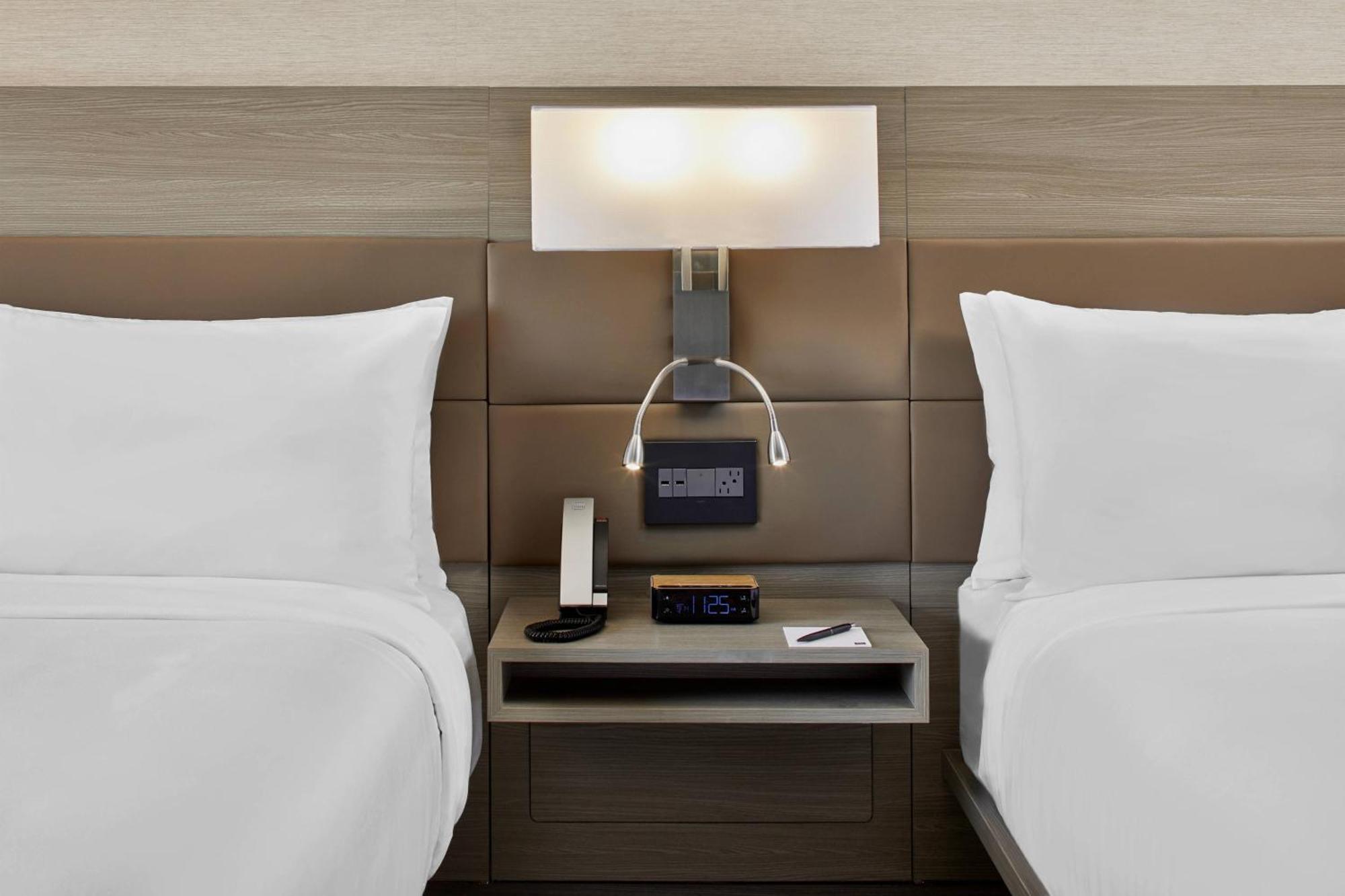 Ac Hotel By Marriott Durham Duke University Экстерьер фото